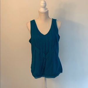 Jennifer Lopez Sleeveless Shirt